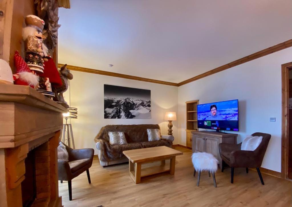Chalet Mont Blanc Arc 1950 Ski in Ski out 2 bed duplex sleeps 8 appartement pied des pistes 5