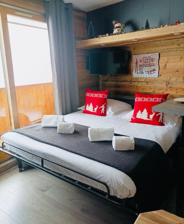 Chalet Olympie Appartement avec balcon et vue montagne ski aux pieds Meribel Mottaret appartement pied des pistes 1