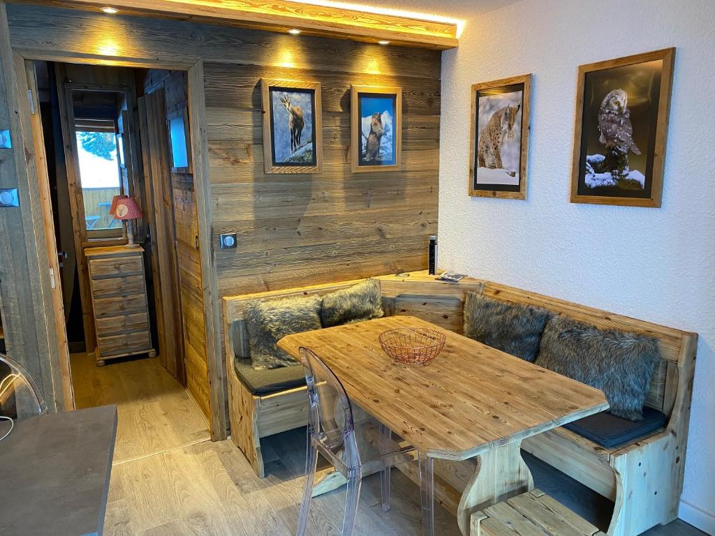 Chalet Olympie Appartement avec balcon et vue montagne ski aux pieds Meribel Mottaret appartement pied des pistes 15