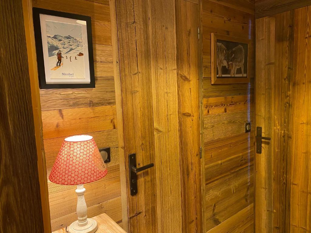 Chalet Olympie Appartement avec balcon et vue montagne ski aux pieds Meribel Mottaret appartement pied des pistes 17