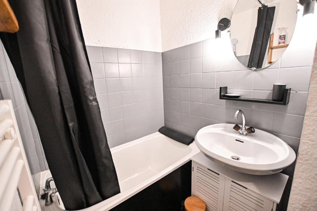 Chalet Style Studio Near The Slopes appartement pied des pistes 7