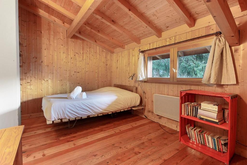 Chalet of the 5 Chardons ski in ski out chalet pied des pistes 1