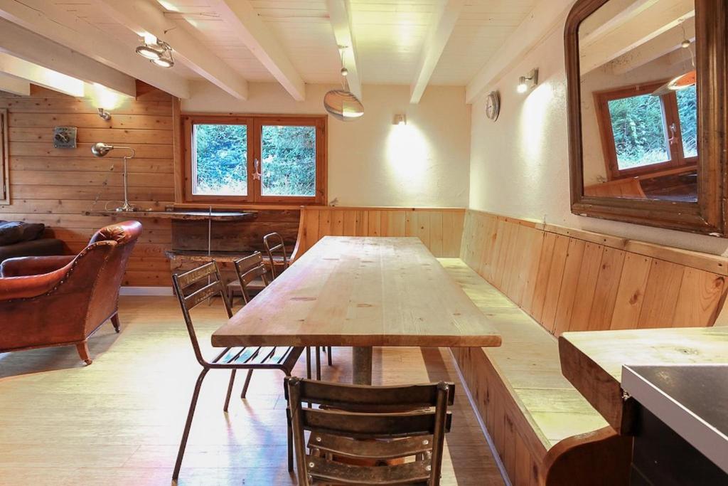 Chalet of the 5 Chardons ski in ski out chalet pied des pistes 11