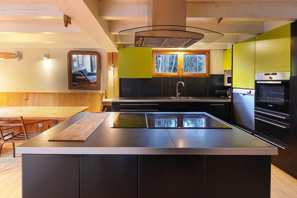 Chalet of the 5 Chardons ski in ski out chalet pied des pistes 12