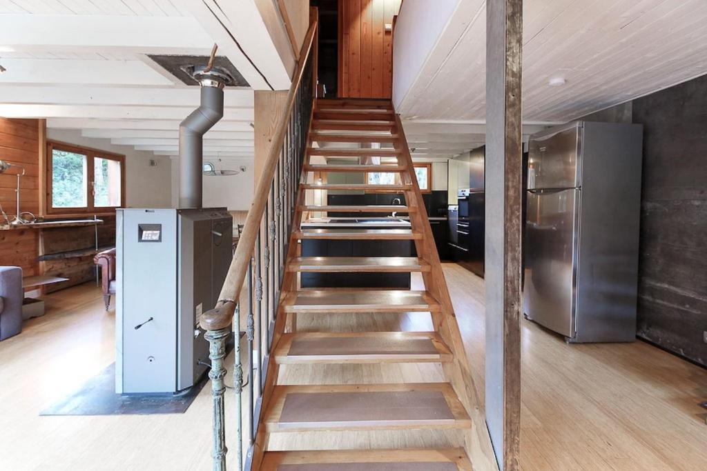 Chalet of the 5 Chardons ski in ski out chalet pied des pistes 16