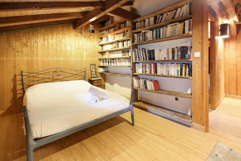 Chalet of the 5 Chardons ski in ski out chalet pied des pistes 17