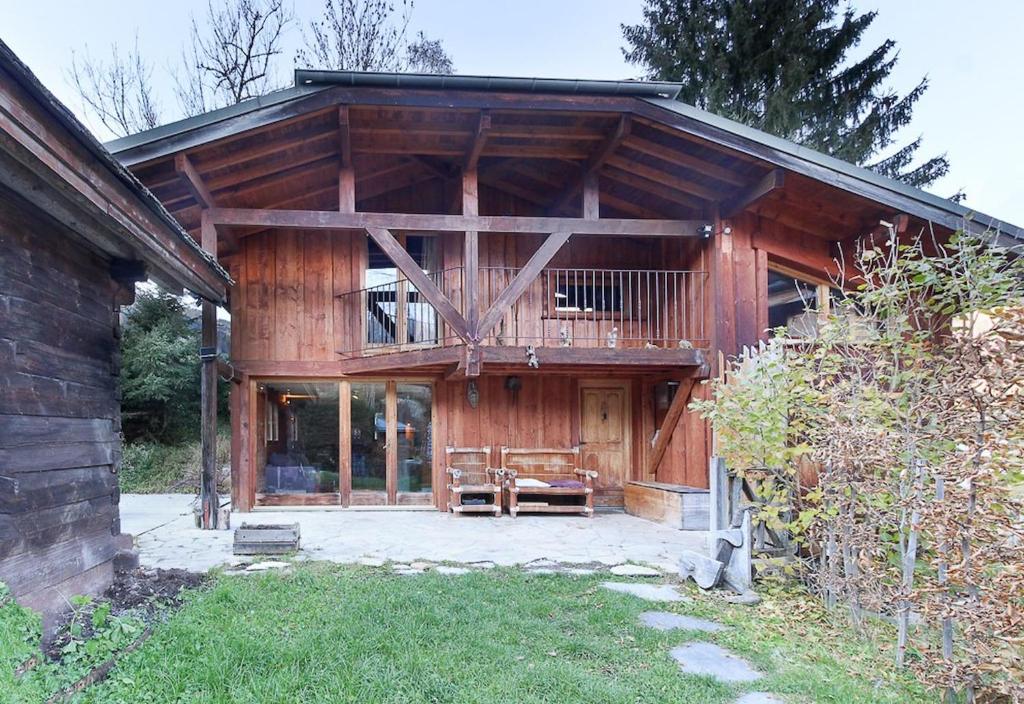 Chalet of the 5 Chardons ski in ski out chalet pied des pistes 5