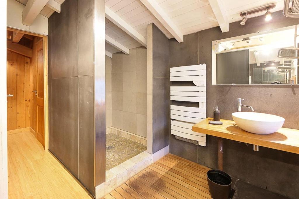 Chalet of the 5 Chardons ski in ski out chalet pied des pistes 7