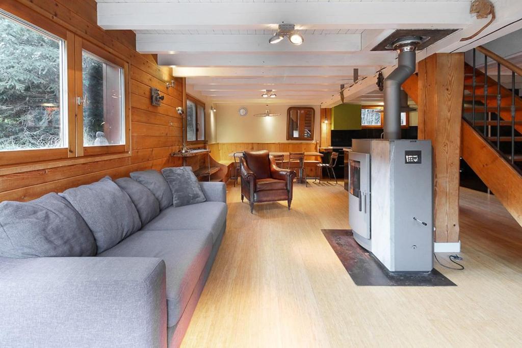 Chalet of the 5 Chardons ski in ski out chalet pied des pistes