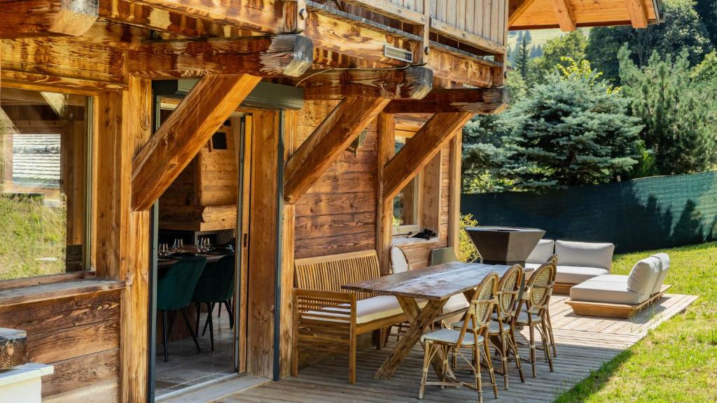 Chalet sur les pistes aux Communailles face au Mont BIanc chalet pied des pistes 11