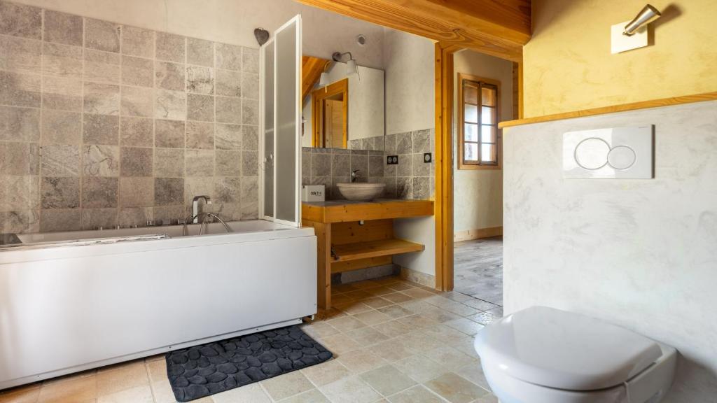 Chalet sur les pistes aux Communailles face au Mont BIanc chalet pied des pistes 7