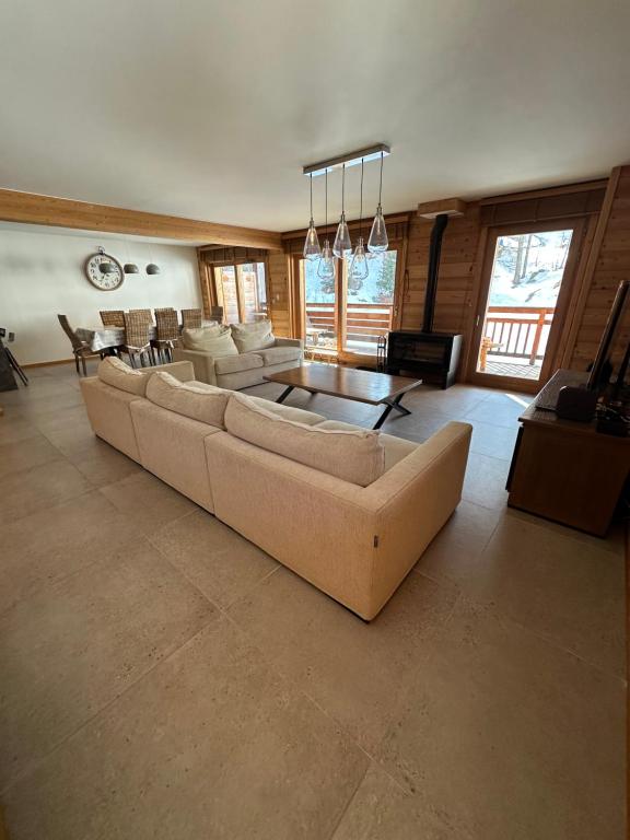 Chalet. Les Fermes de Vars appartement pied des pistes 10