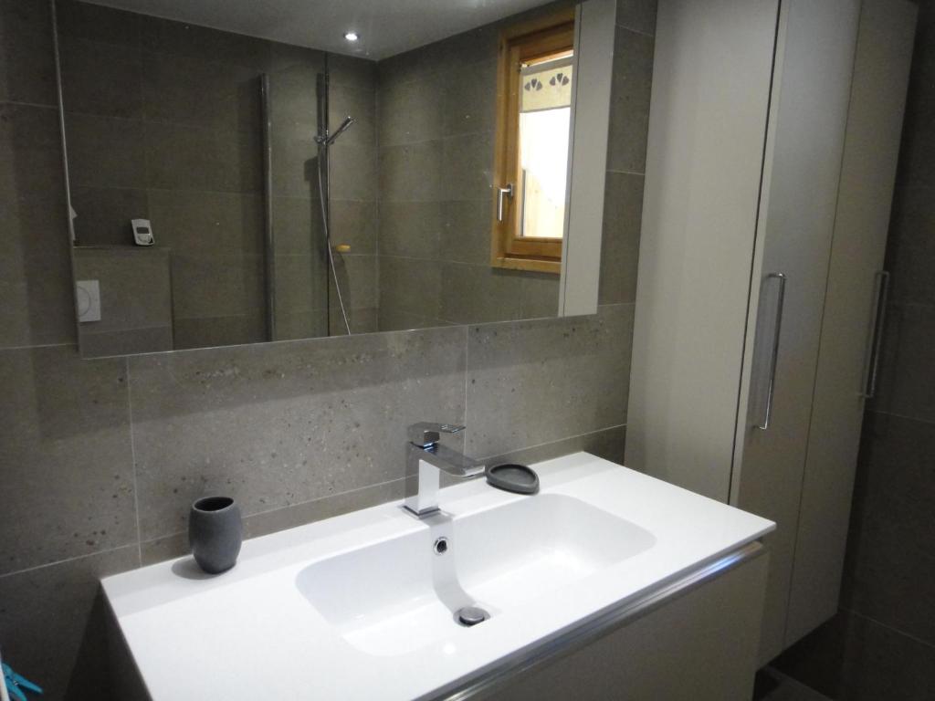 Chalet. Les Fermes de Vars appartement pied des pistes 17