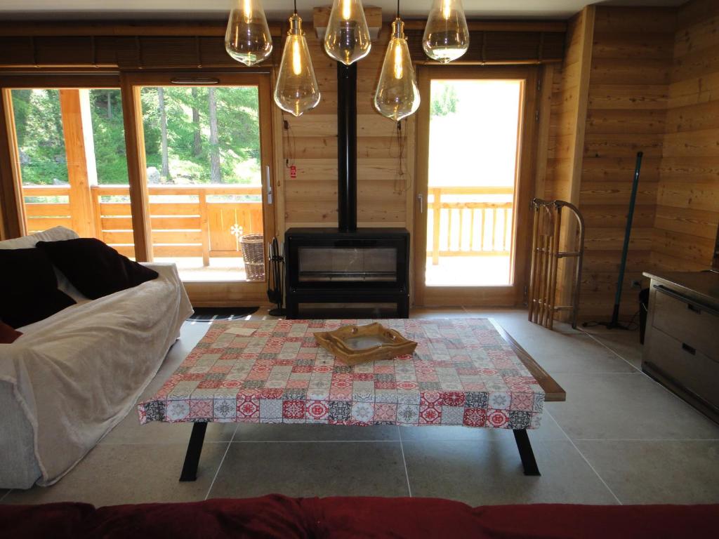 Chalet. Les Fermes de Vars appartement pied des pistes 19