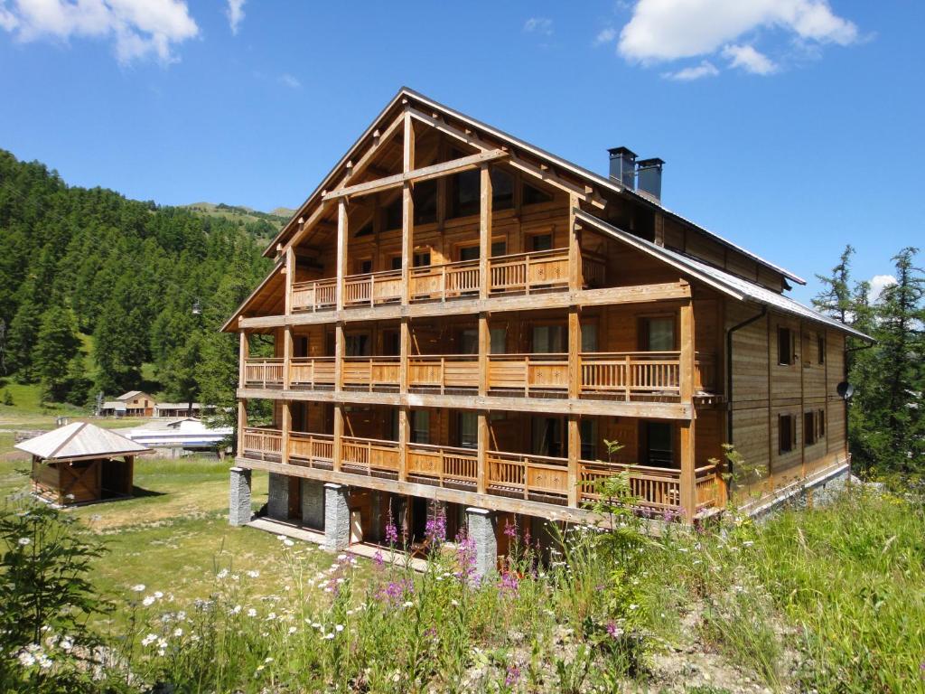 Chalet. Les Fermes de Vars appartement pied des pistes 5