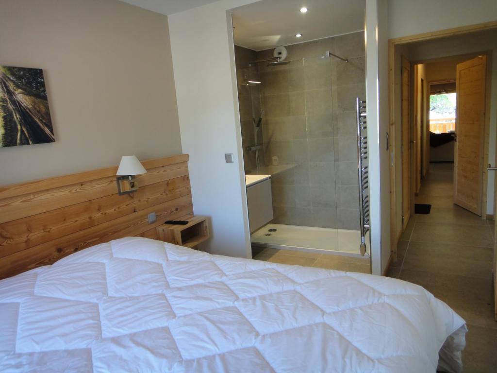 Chalet. Les Fermes de Vars appartement pied des pistes 7