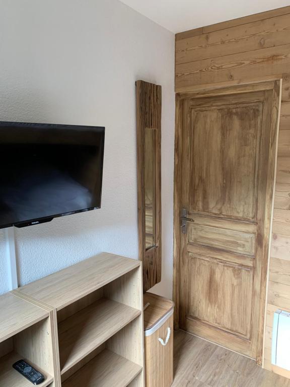 Charmant 2 pieces renove coeur station ISOLA 2000 appartement pied des pistes 10