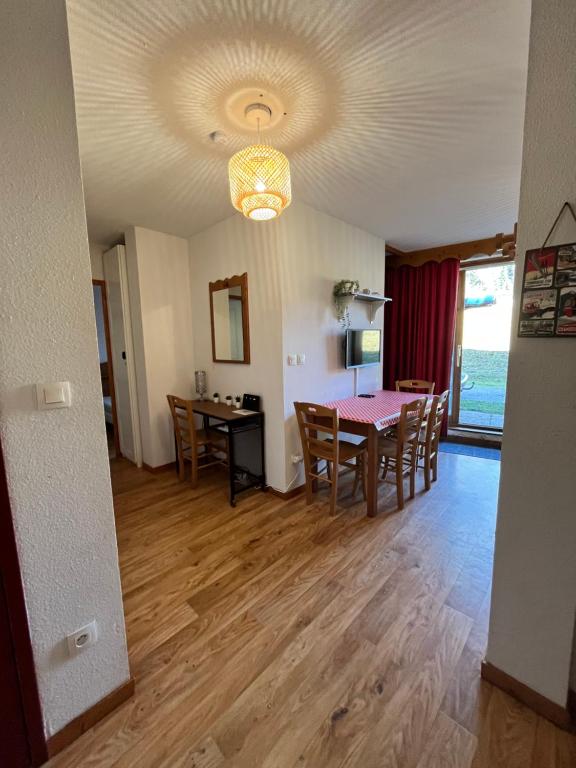 Charmant appartement confortable pour 6 personnes 40m2 pied pistes wifi parking appartement pied des pistes 10