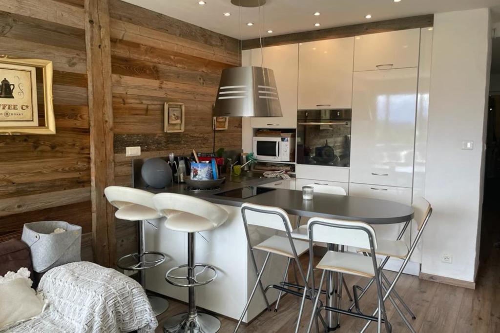 Charmant appt avec BALCON et PISCINE a Argentiere appartement pied des pistes 3