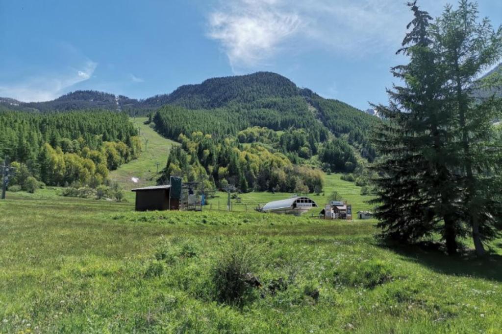 Charming Apartment With Swimming Pool appartement pied des pistes 1