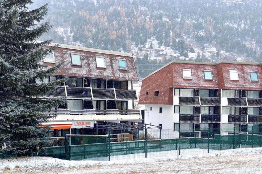 Charming Apartment With Swimming Pool appartement pied des pistes 10