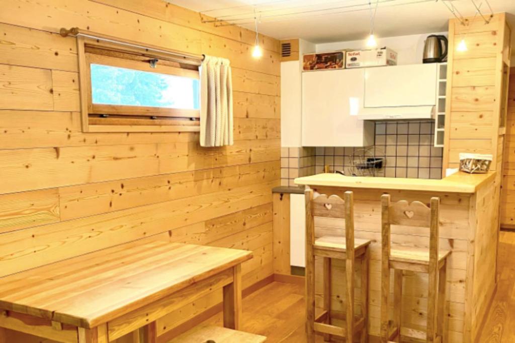 Charming Apartment With Swimming Pool appartement pied des pistes 3