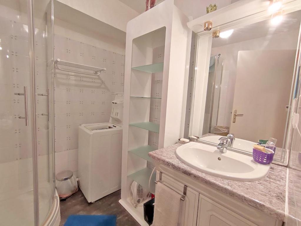 Chez Jacques et Christine charmant T2 bis parking gratuit proche thermes wifi 4 personnes appartement pied des pistes 2