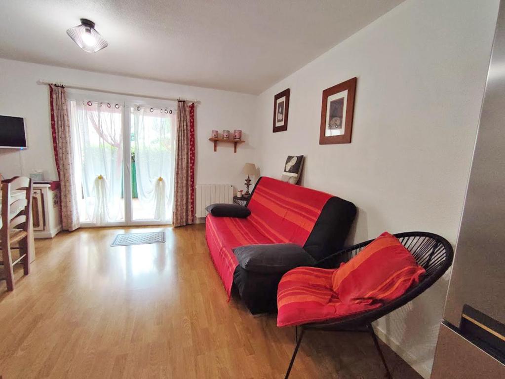 Chez Jacques et Christine charmant T2 bis parking gratuit proche thermes wifi 4 personnes appartement pied des pistes 4