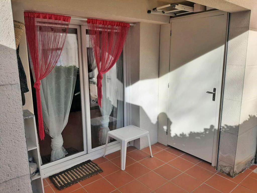 Chez Jacques et Christine charmant T2 bis parking gratuit proche thermes wifi 4 personnes appartement pied des pistes 9