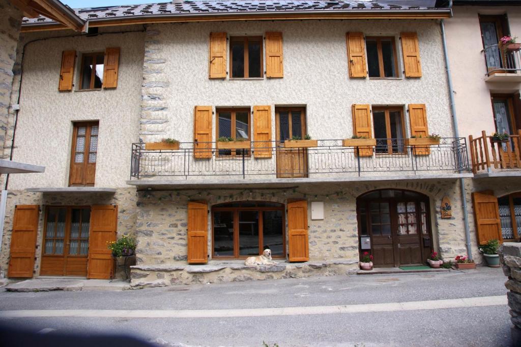 Chez Jean Pierre Room 1pers in a 17th century house n 6 gite pied des pistes 1
