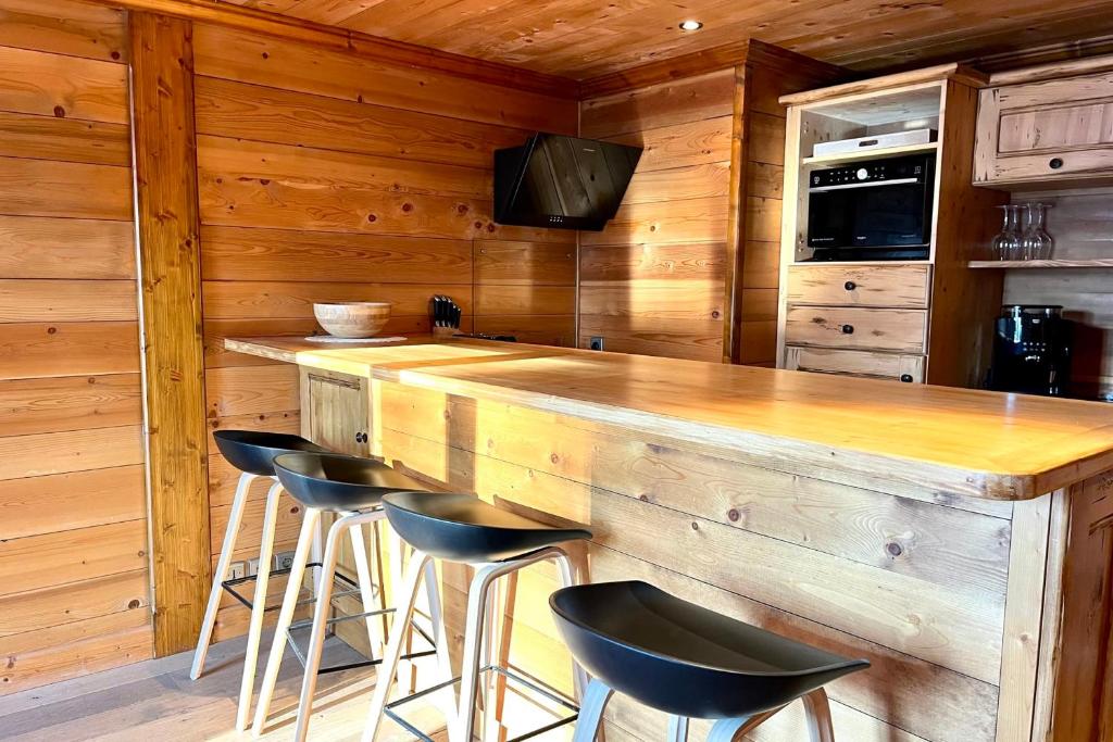 Chic And Cosy Apt With Balcony In Megeve appartement pied des pistes 3
