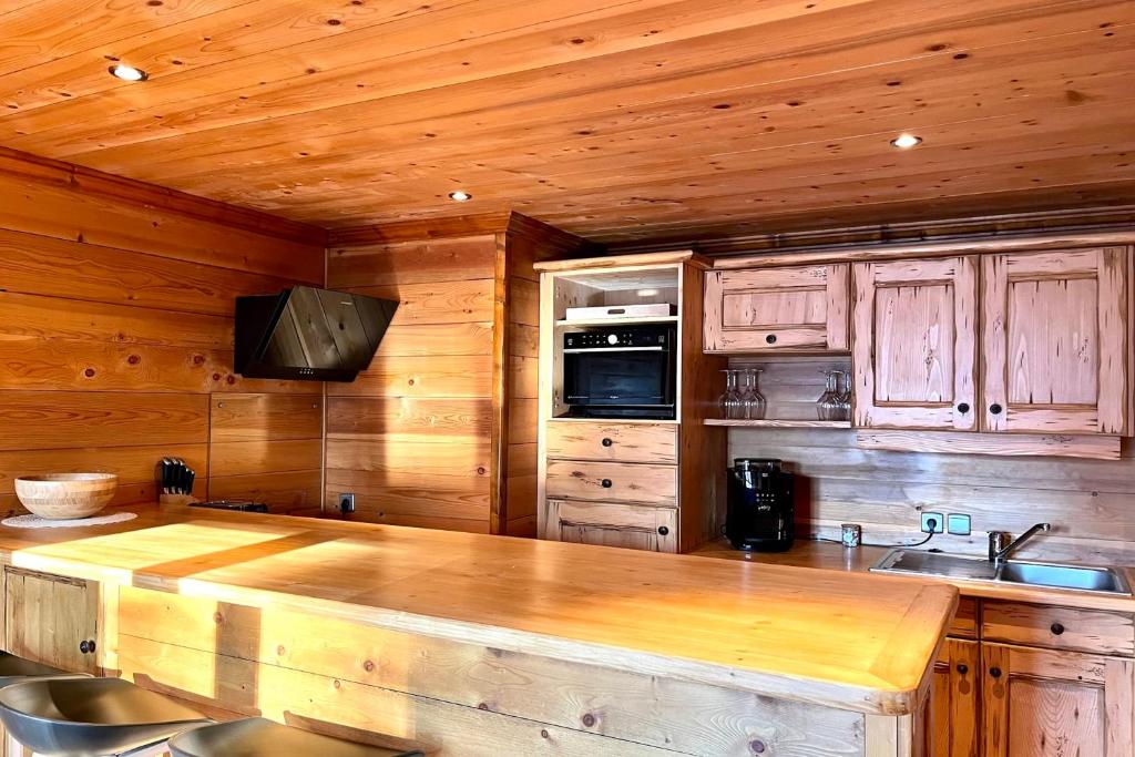 Chic And Cosy Apt With Balcony In Megeve appartement pied des pistes 4