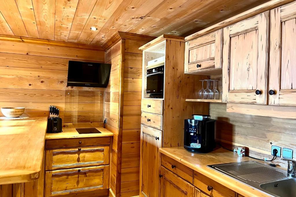 Chic And Cosy Apt With Balcony In Megeve appartement pied des pistes 5