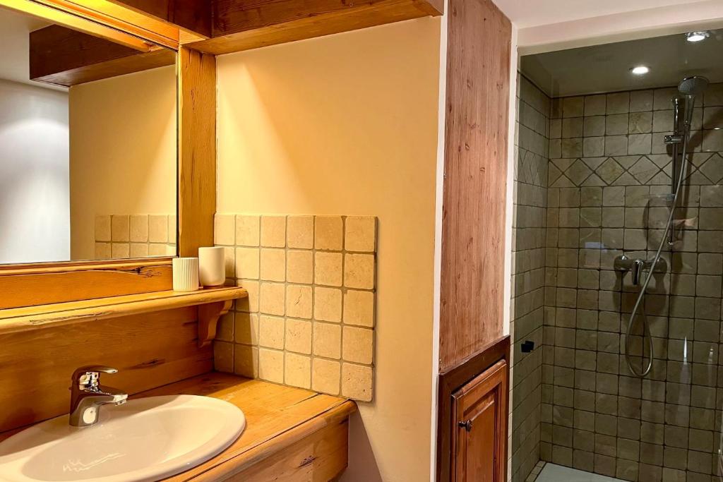 Chic And Cosy Apt With Balcony In Megeve appartement pied des pistes 9