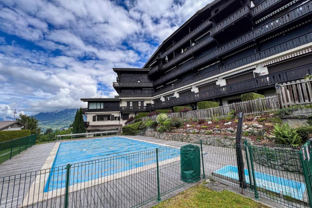 Comfortable studio with pool and view appartement pied des pistes 2