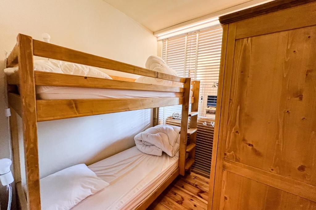 Comfortable studio with pool and view appartement pied des pistes 7
