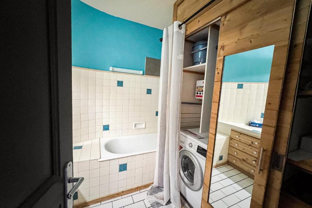 Comfortable studio with pool and view appartement pied des pistes 9