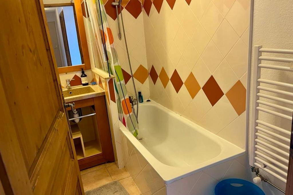 Confortable appt de 55 m avec BALCON VUE appartement pied des pistes 9