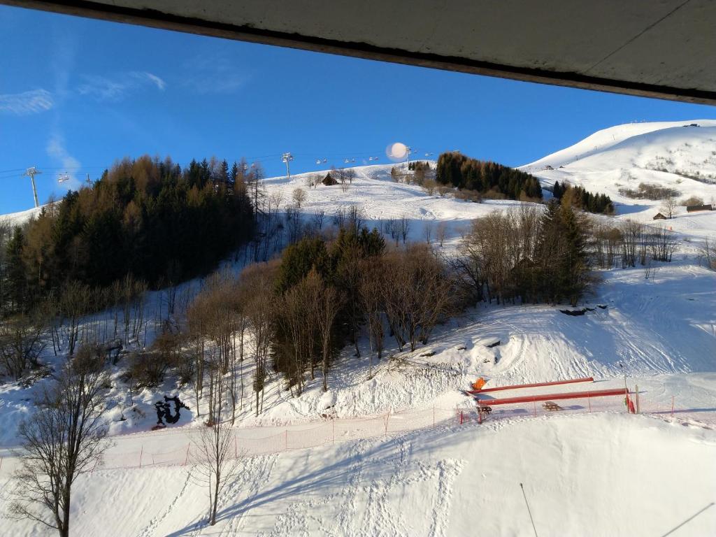 Corbier centre Vostok 32m2 balcon Sud vue pistes Classe Tourisme appartement pied des pistes 16