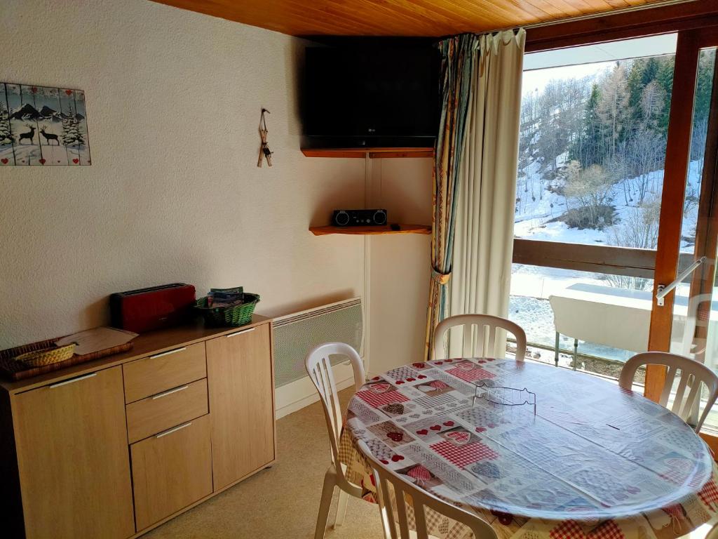 Corbier centre Vostok 32m2 balcon Sud vue pistes Classe Tourisme appartement pied des pistes 4