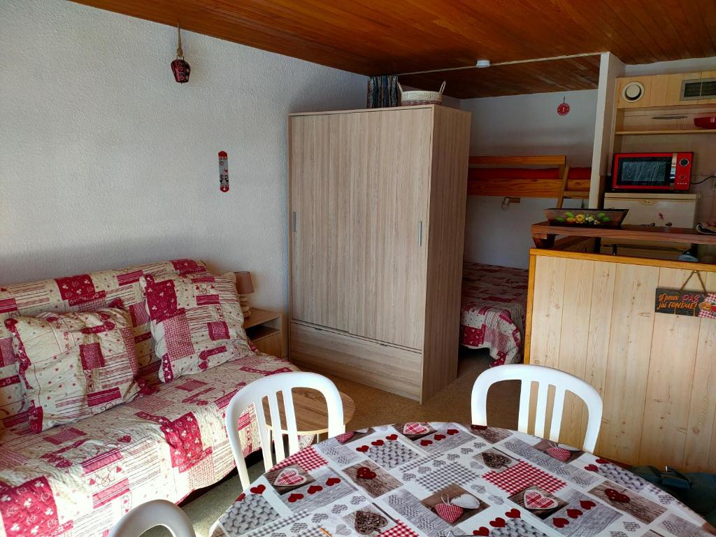 Corbier centre Vostok 32m2 balcon Sud vue pistes Classe Tourisme appartement pied des pistes 7