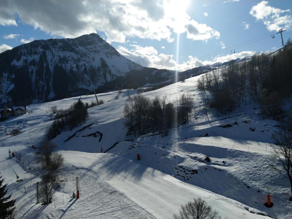Corbier centre Vostok 32m2 balcon Sud vue pistes Classe Tourisme appartement pied des pistes