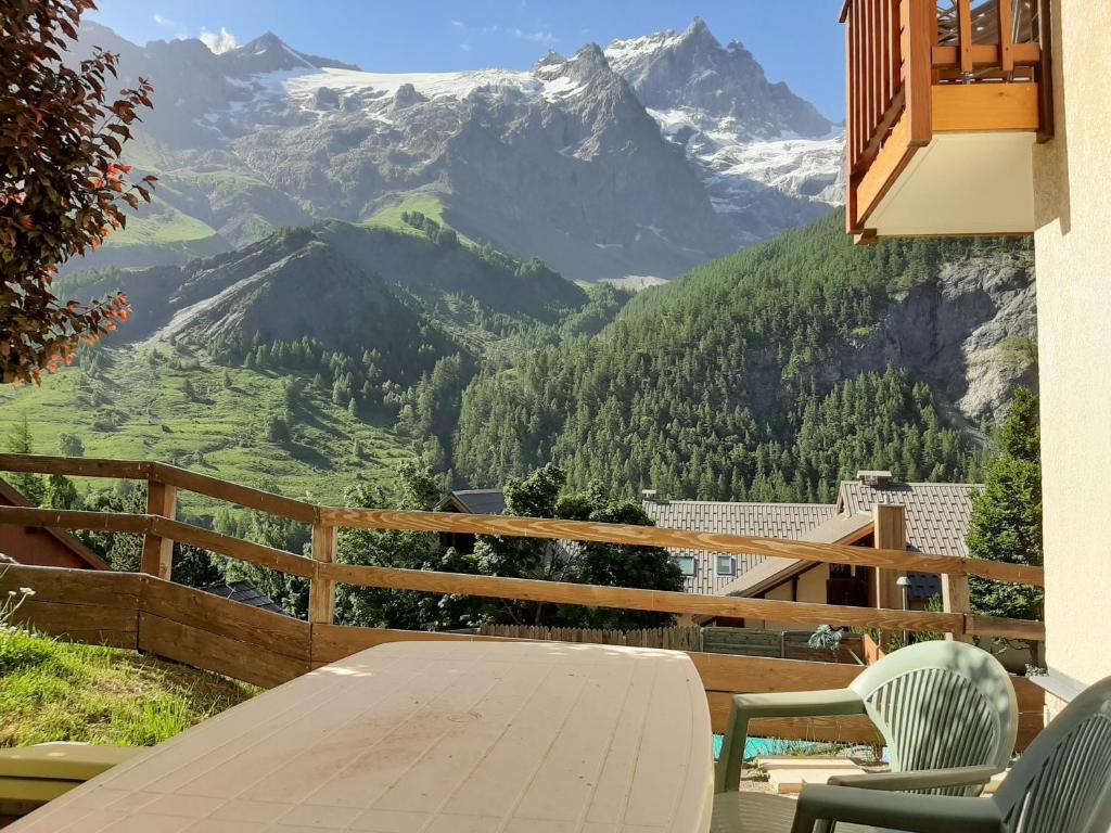 Cosy AppartHotel Panoramic Village La Grave hotel pied des pistes 11