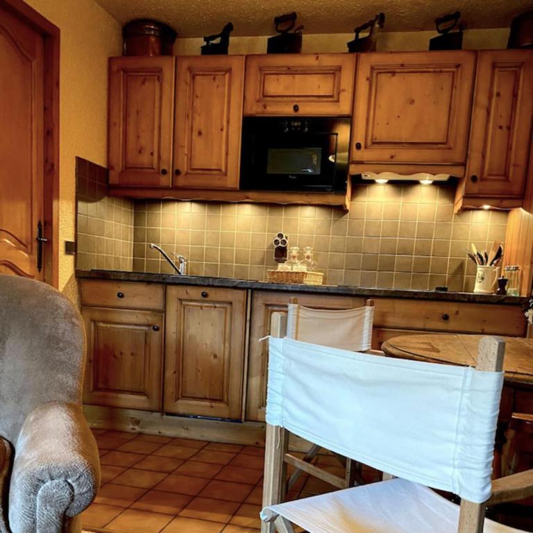 Cosy Apt For 4 In Courchevel appartement pied des pistes 14