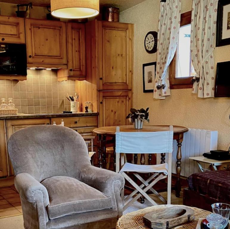 Cosy Apt For 4 In Courchevel appartement pied des pistes 8
