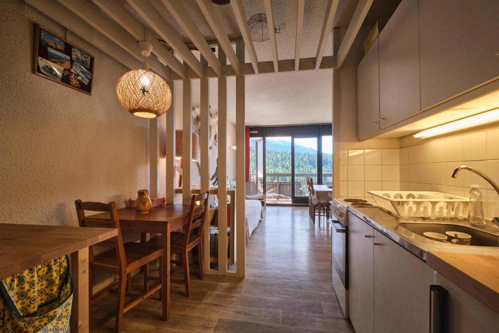 Cosy and nice view on mountains appartement pied des pistes 6