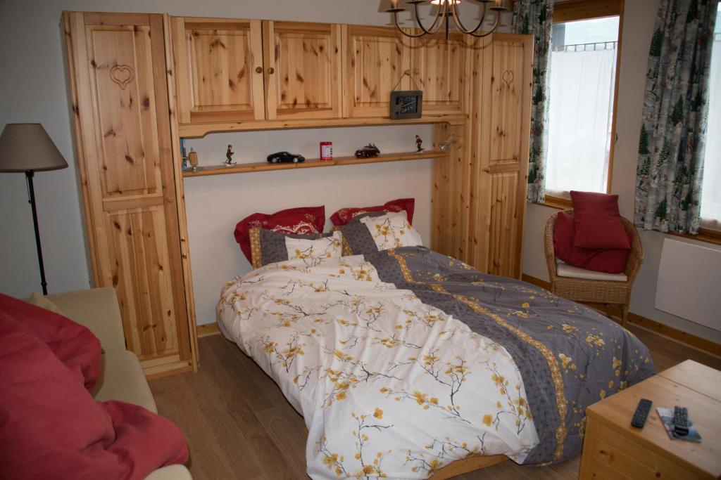 Courchevel 1550 – VERITABLE SKI AUX PIEDS – APPARTEMENT LES TOVETS T2 – 47m2 – 4P appartement pied des pistes 1