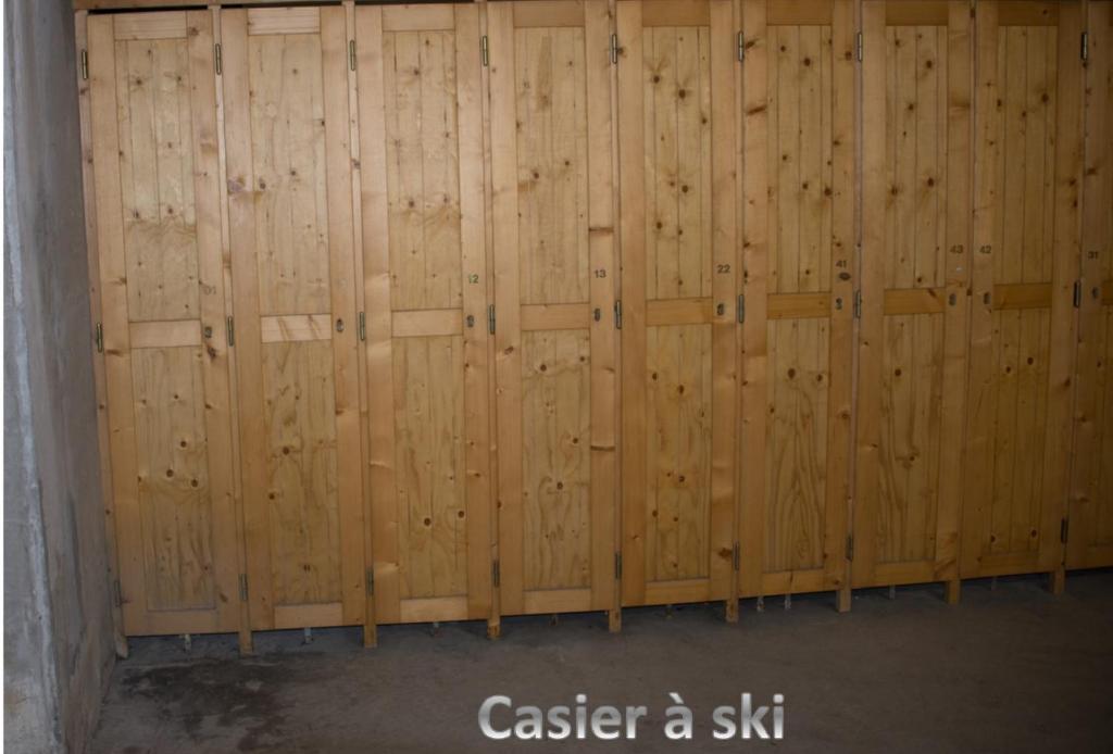 Courchevel 1550 – VERITABLE SKI AUX PIEDS – APPARTEMENT LES TOVETS T2 – 47m2 – 4P appartement pied des pistes 10
