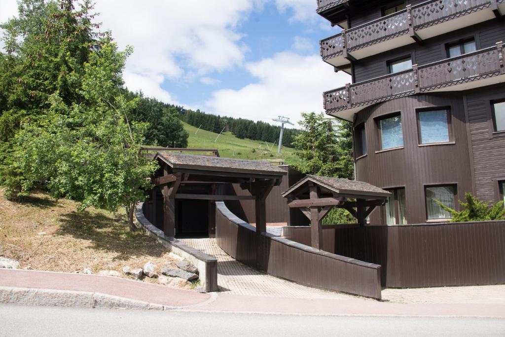 Courchevel 1550 – VERITABLE SKI AUX PIEDS – APPARTEMENT LES TOVETS T2 – 47m2 – 4P appartement pied des pistes 16