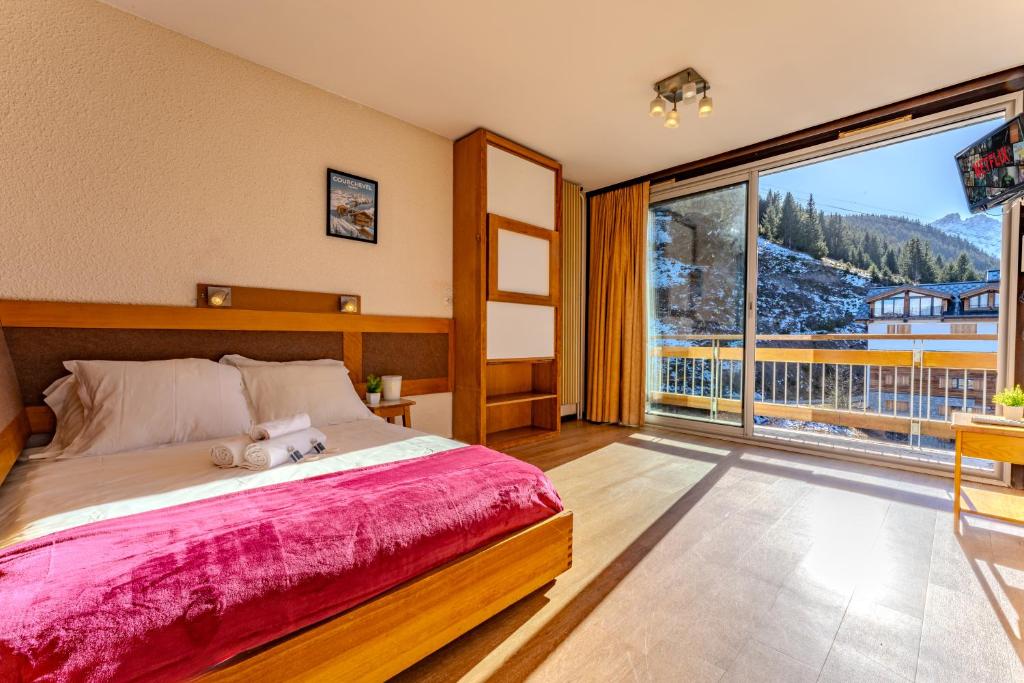 Courchevel 1650 Ski In Out Exceptional Apartments with Panoramic Views appartement pied des pistes 9